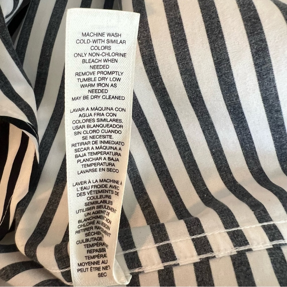 Chico’s black and white striped sleeveless button front top size 3 - Picture 3 of 7